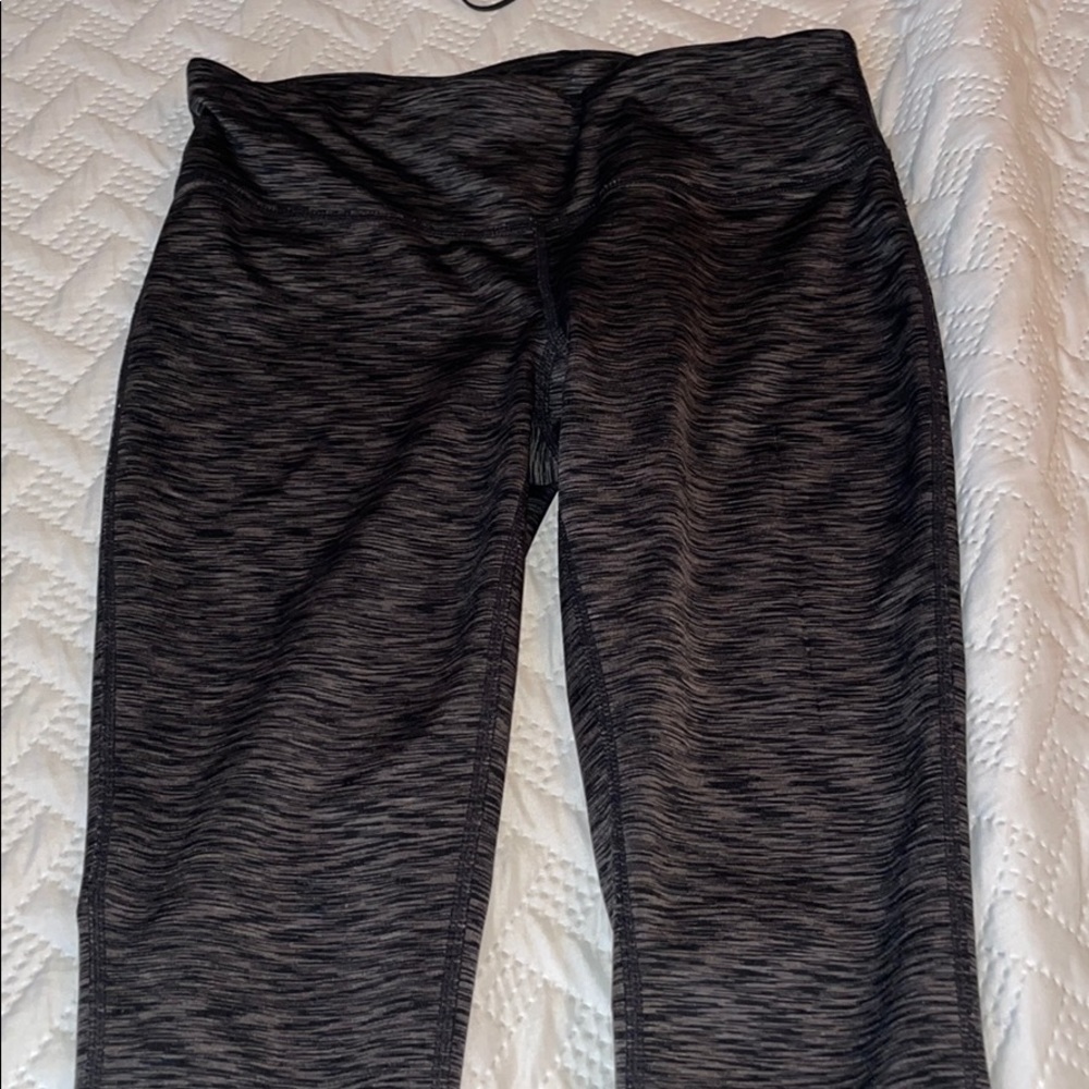 Black and gray patterned leggings